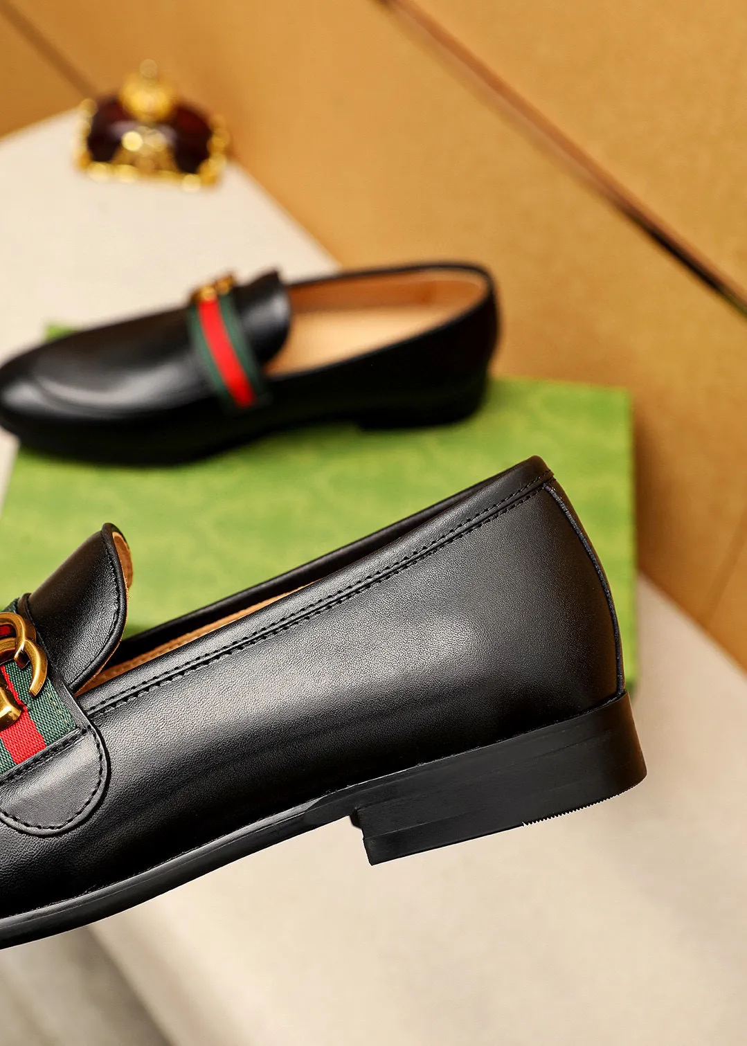 Men's shoes 💰400 💐 Product trademark: GUCCI "Gucci" casual leather shoes Regular size: 38-44 (45🉑️customized) Product materials: Selected imported first-layer calfskin upper + luxury hardware buckle, imported cowhide leather lining. Strong three-dimensional visual effect, rubber outsole Color: 2⃣️colors available